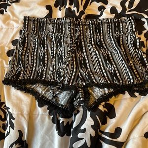 Black&white stretchy shorts, Size Large (11/13), No Boundaries